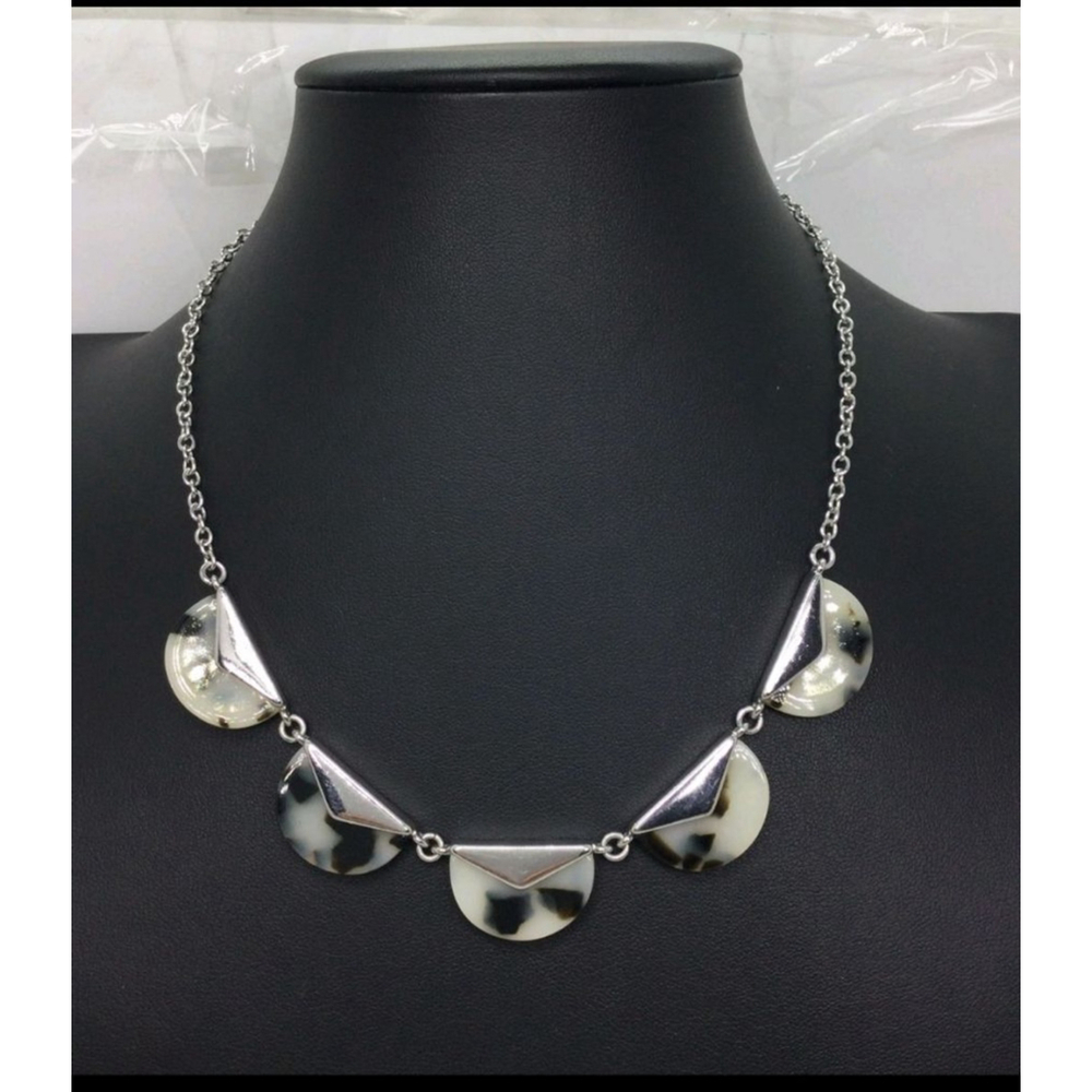Banana Republic Acrylic Animal Print Scalloped Necklace | 16"